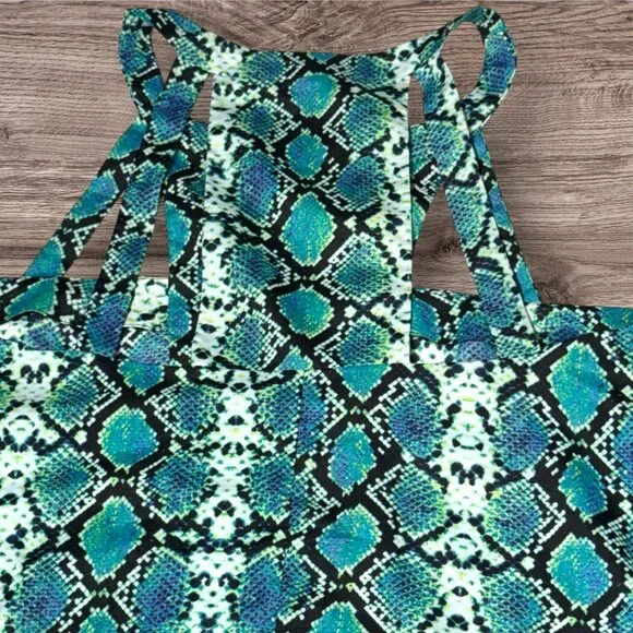 BCBG Maxazria Sleeveless Snake Sprint Lightweight Blue Green Black Blouse size L - Picture 10 of 11